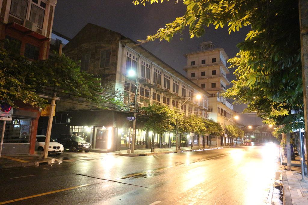 Oldtown Hostel Bangkok Exterior photo