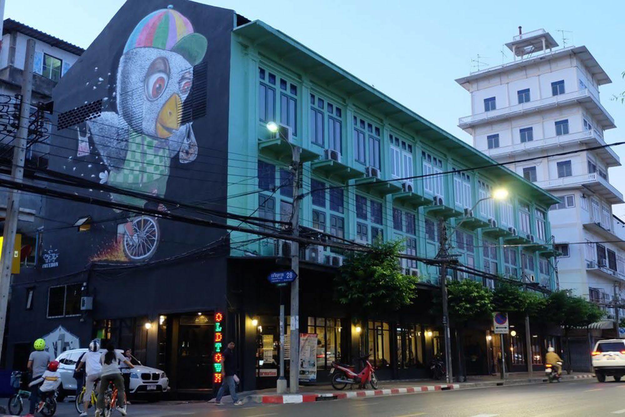 Oldtown Hostel Bangkok Exterior photo